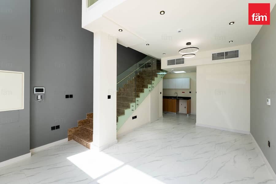 Corner Unit | Large Layout | Closed Loft Corner Unit | Large Layout | Closed Loft