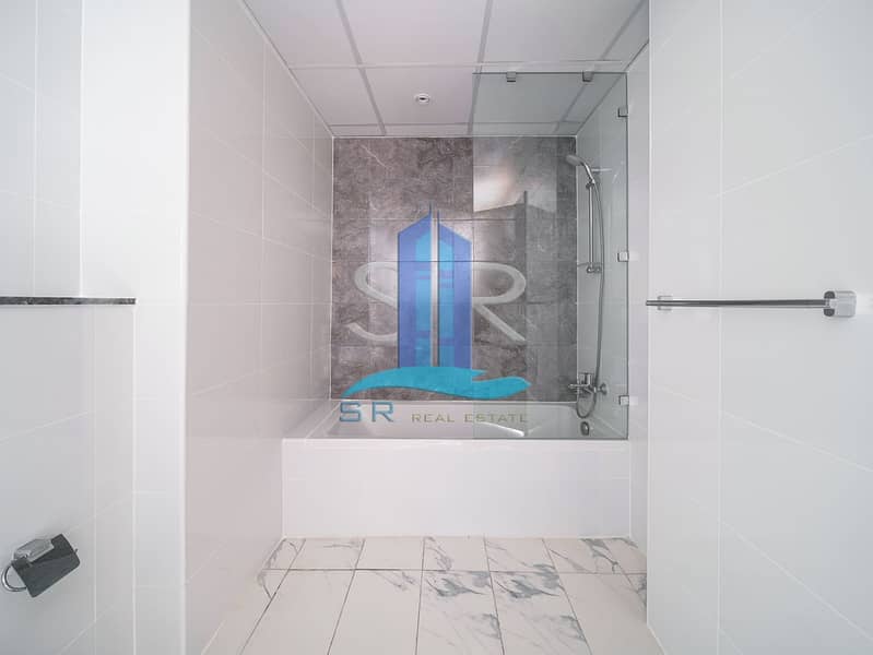 24 ADU00184. JPG