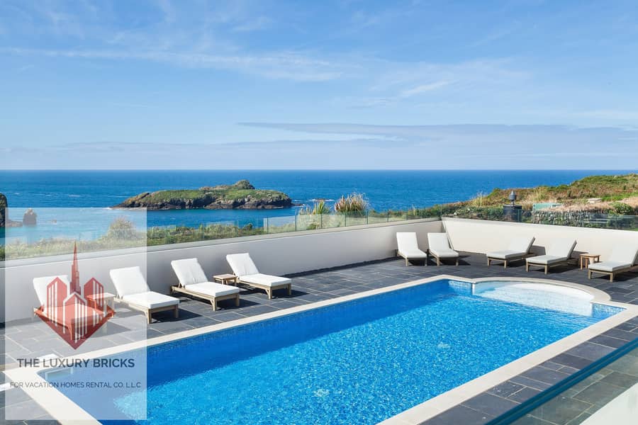 4 hotels-with-outdoor-pools-11-1658045025. jpg