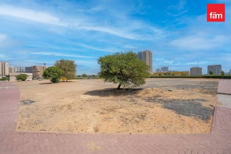 Plot te Koop in Liwan, Dubai - Kavel in Liwan，Queue Point, 4805773 AED - 15795288