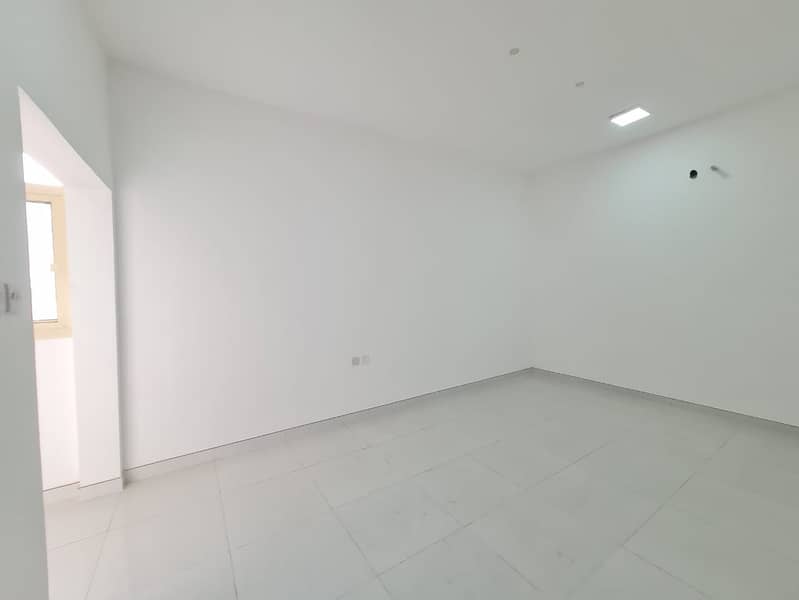 12 b2420ba7-5848-42fb-919a-6eebc847e6d1. jpg
