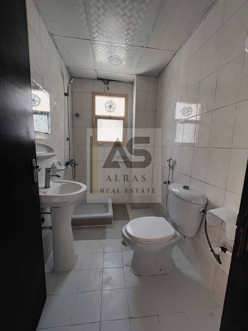 5 bathroom. JPG