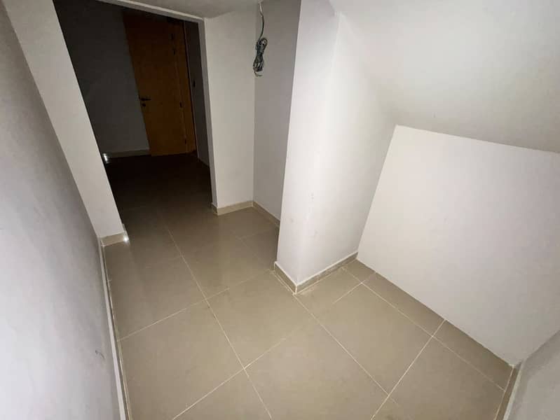9 da93de7d-0b46-4248-bafe-531b7bc89ff8. jpg