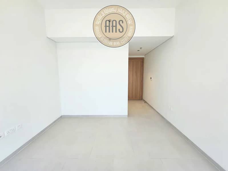 9 1000518569. webp