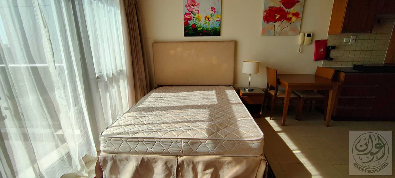 7 Studio 18 Series (6). jpg