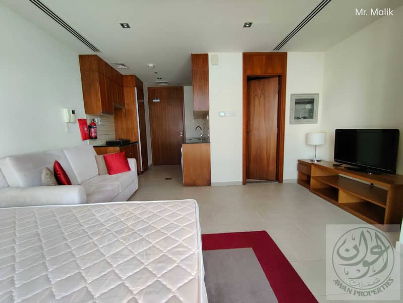 17 Studio 18 Series (17). jpg