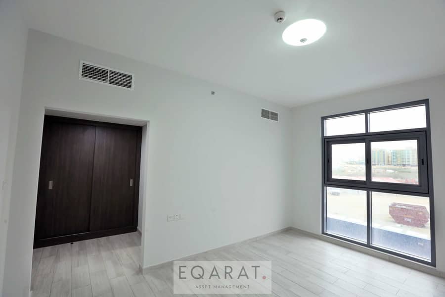 2 2R2B9105. JPG