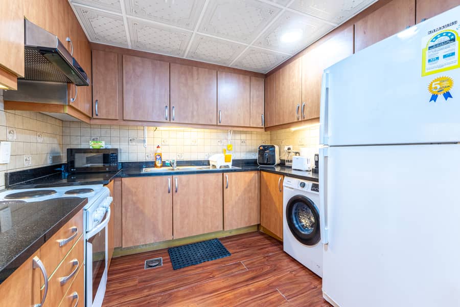 14 Kitchen 2. jpg