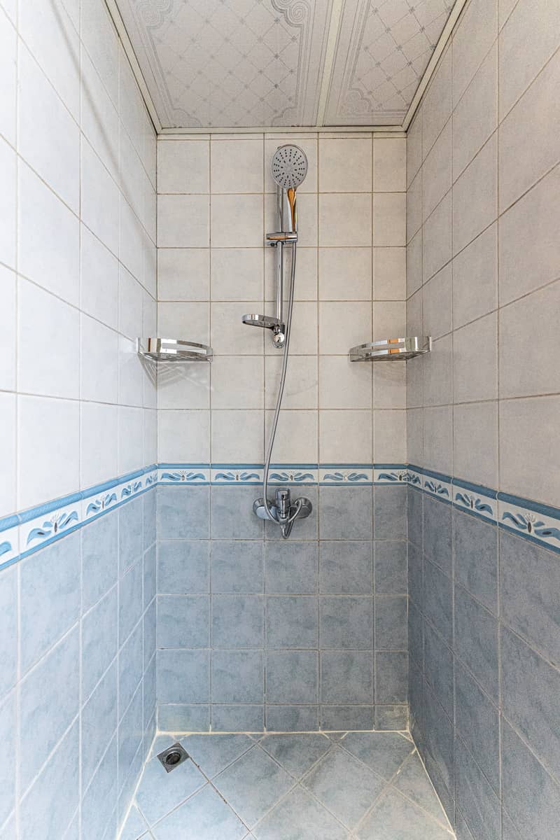 19 Washroom 1.2. jpg
