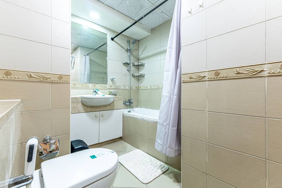 21 Washroom 2.1. jpg