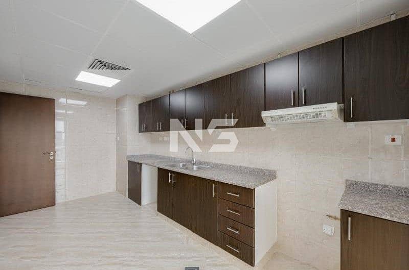 19 Kitchen 1-resized. jpg