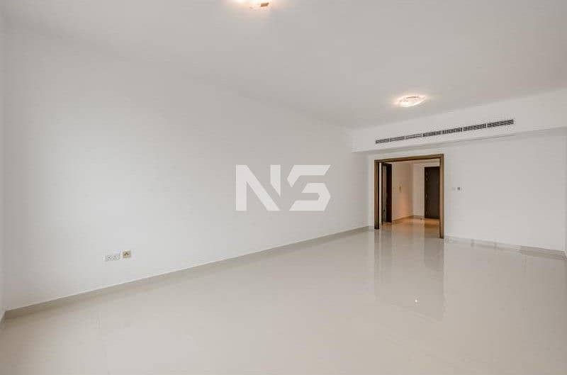 21 Livingroom 3-resized. jpg