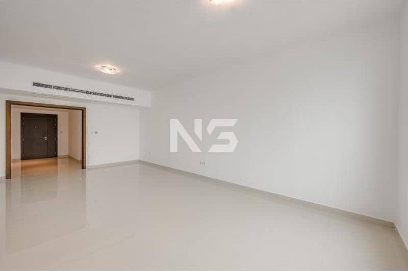 22 Livingroom 4-resized. jpg