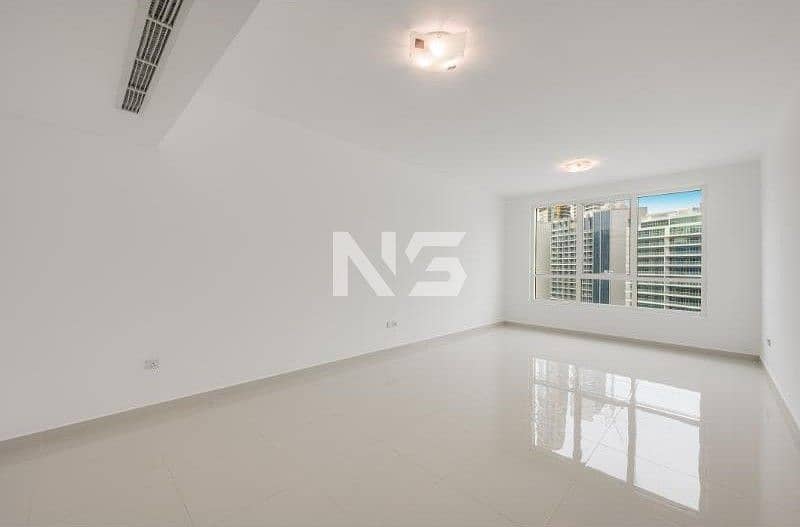 23 Livingroom-resized. jpg