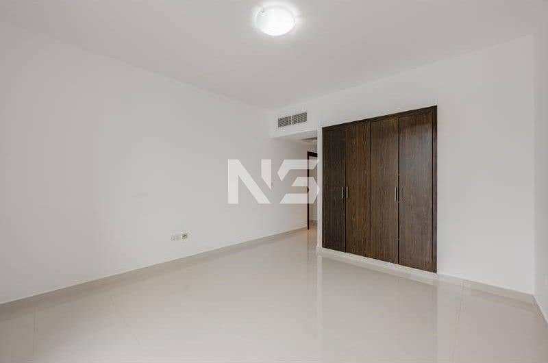 25 Master Bedroom 2-resized. jpg