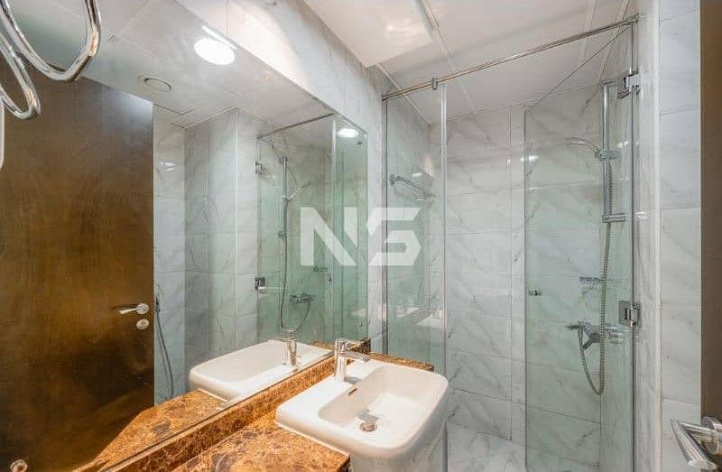 32 Shared Bathroom-resized. jpg