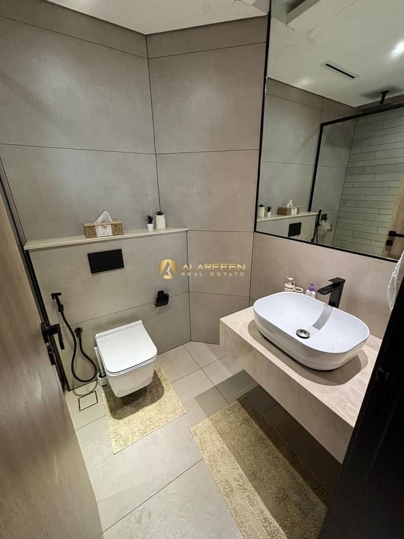 9 85092c2b-0bd9-44ed-942e-34bcdd86fdaa. jpg