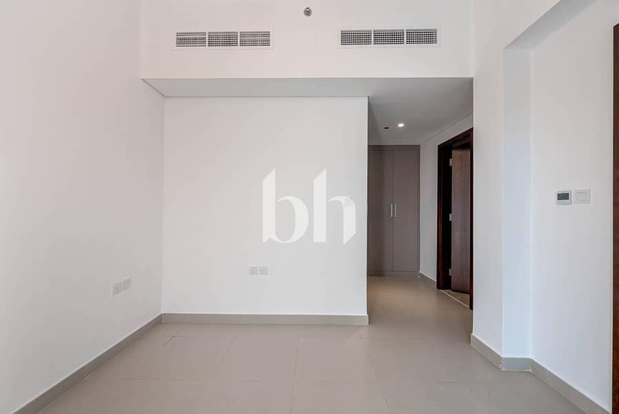4 Image 0