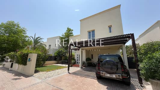 4 Camere Villa in Vendita a The Lakes, Dubai - 1. jpg