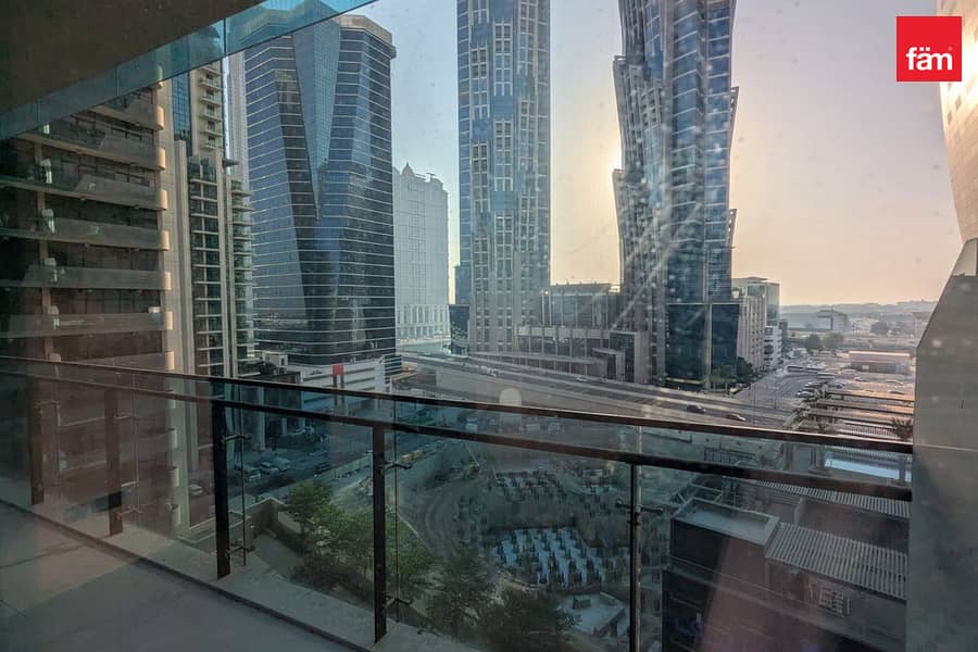 Mins To Metro | Bright Apartment | Prime Location Mins To Metro | Bright Apartment | Prime Location