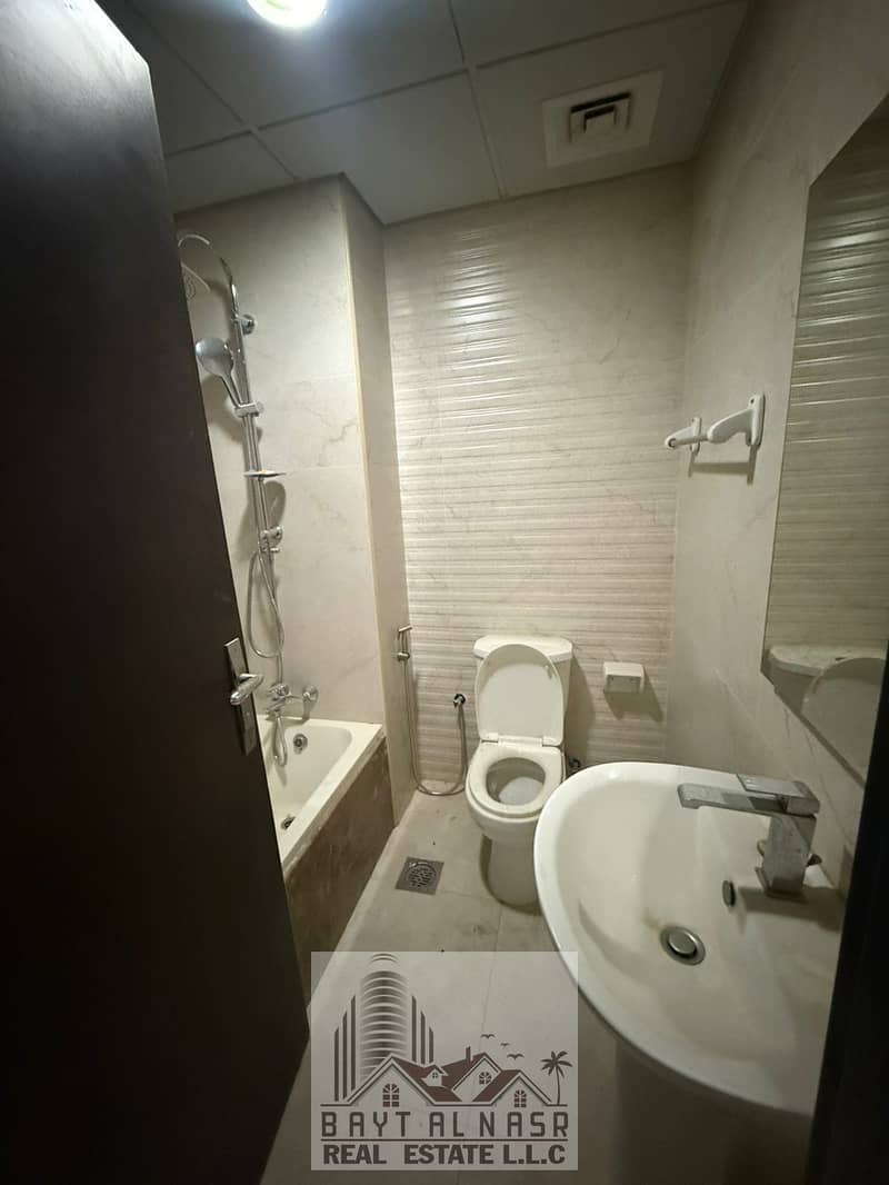13 washroom. jpeg