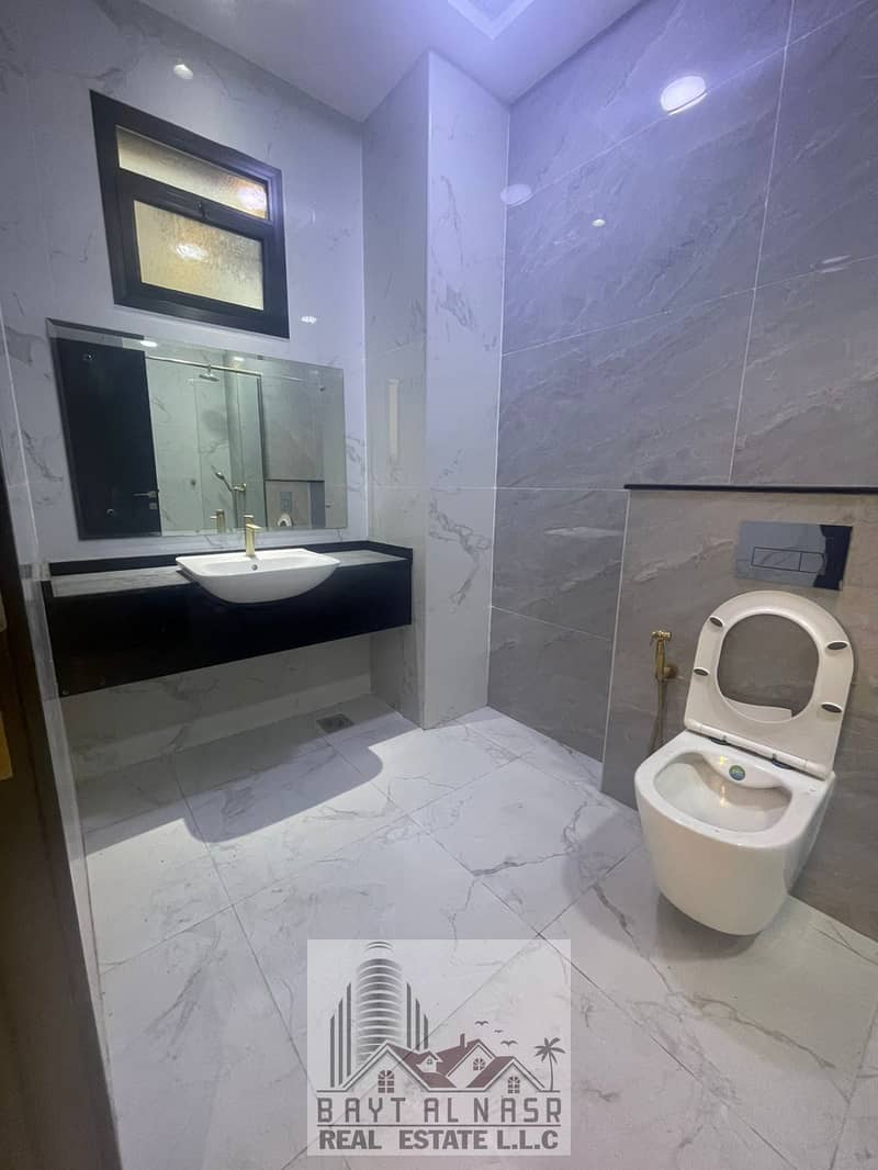 10 washroom 1. jpeg