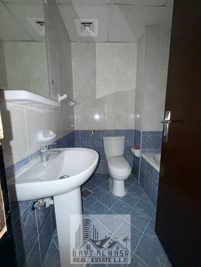10 washroom . jpeg