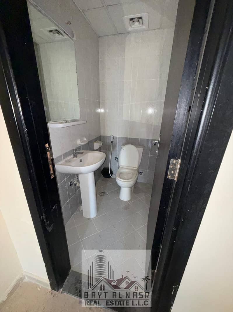18 washroom 2. jpeg