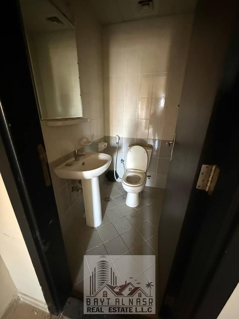19 washroom. jpeg
