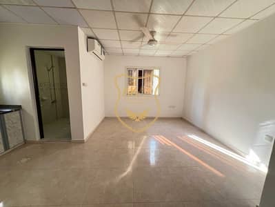 Studio for Rent in Al Qulayaah, Sharjah - IMG_0676. jpg Studio for Rent in Al Qulayaah, Sharjah - IMG_0676. jpg