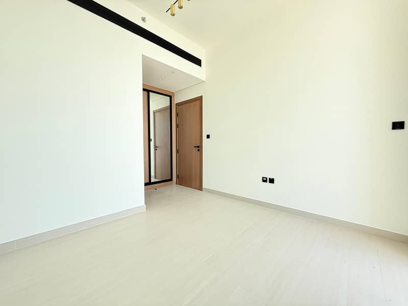5 Image 5