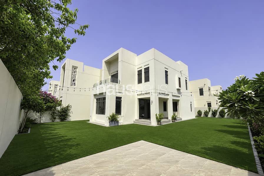 Single row | Available now | Corner | Huge Plot Single row | Available now | Corner | Huge Plot