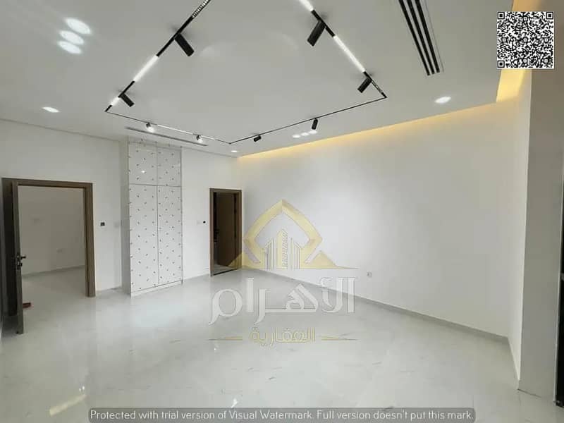 17 850148056-1066x800. webp