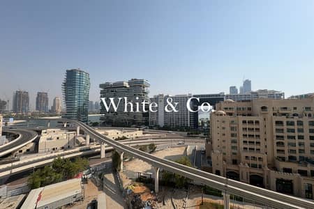 2 Bedroom Flat for Rent in Palm Jumeirah, Dubai - Unfurnished | Private Beach | High Floor