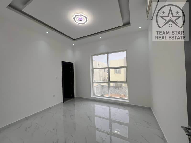 6 72bca55f-fa19-4d68-a04c-b81cdbad5307. jpg