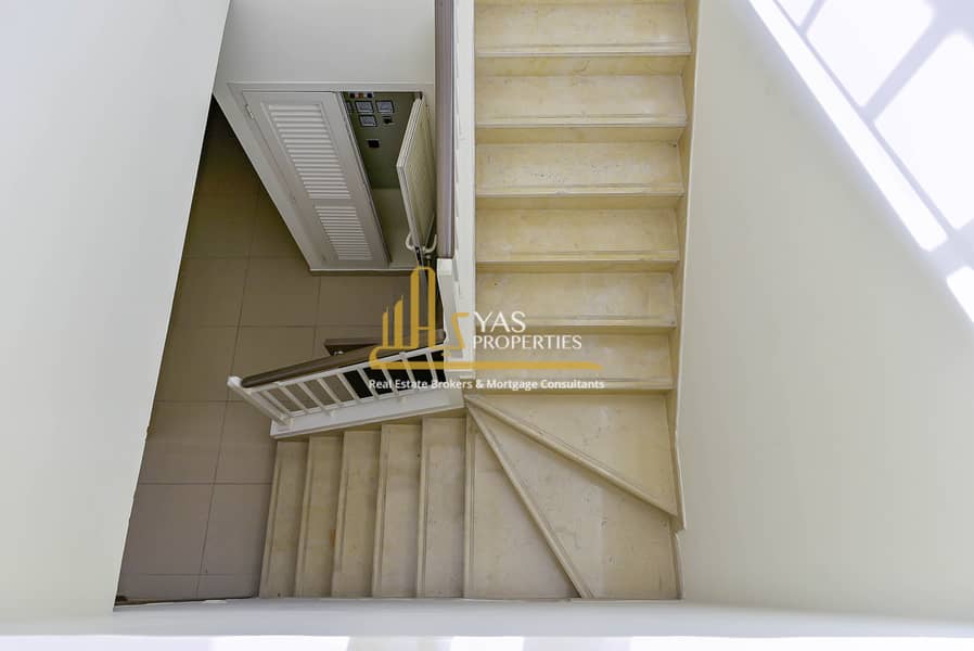 6 3 BR TRAD TOWNHOUSE END-11. jpg