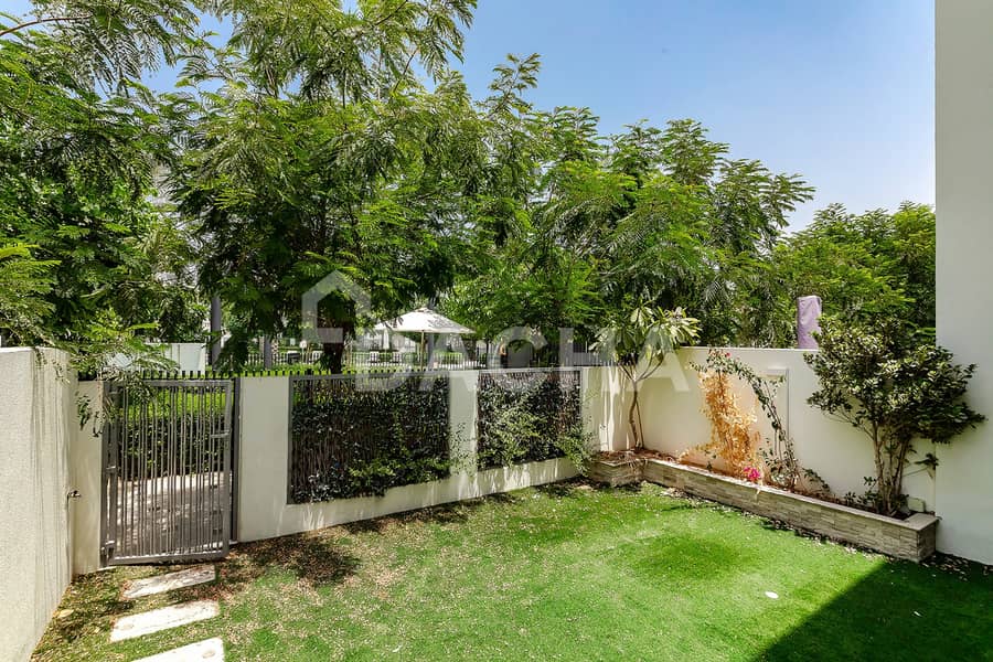 Single Row | Balcony | Family Villa Single Row | Balcony | Family Villa