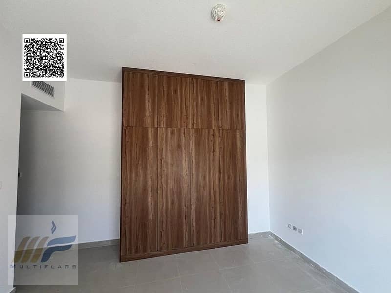 7 da57bbcb-7c9a-400e-bddd-ba834e4351df. jpg