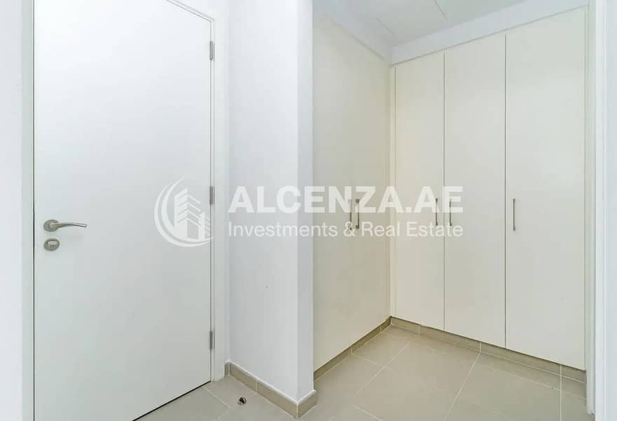 11 Warda 1 Townsquare closet. jpg