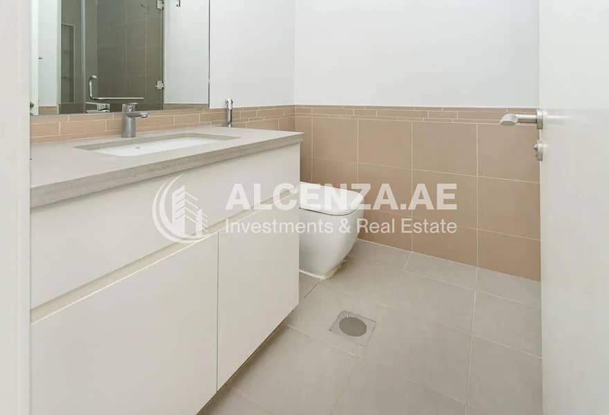 12 Warda 1 Townsquare wc 5. jpg