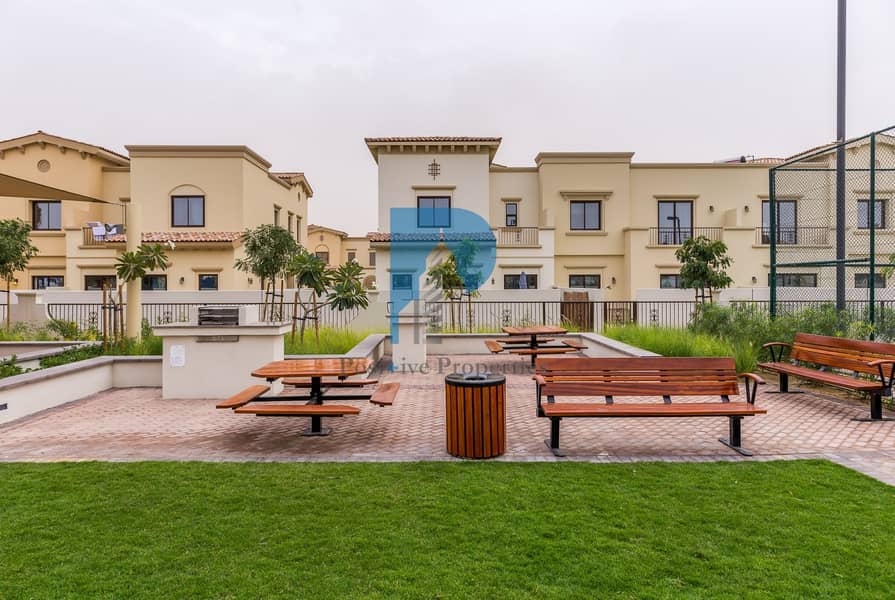 Single row | Corner Villa | Next to Pool and park Single row | Corner Villa | Next to Pool and park
