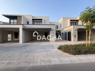 تاون هاوس 4 غرف نوم للايجار في جبل علي، دبي - تاون هاوس في قرية جبل علي،جبل علي 4 غرف 270000 درهم - 15828227