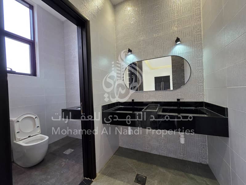 12 c21c8adc-ee1b-4bd3-b699-77438971cbe5. jpg