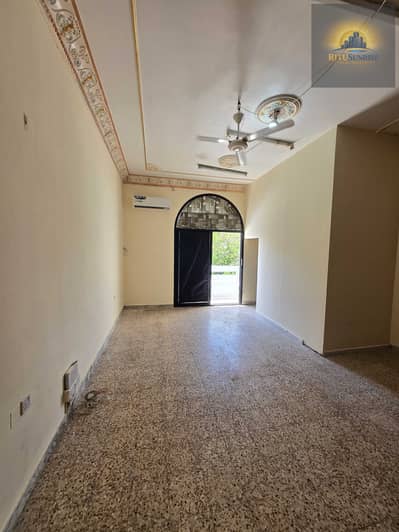 Monolocale in Affitto a Madinat Zayed, Abu Dhabi - 1000098630. jpg