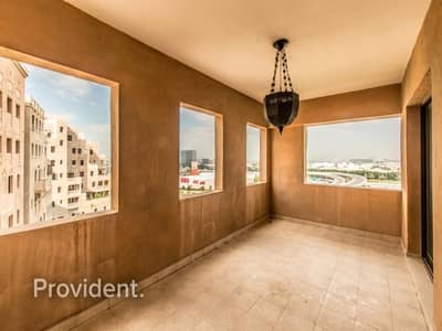 Massive 2B/R+M | High Floor | Hillside Massive 2B/R+M | High Floor | Hillside