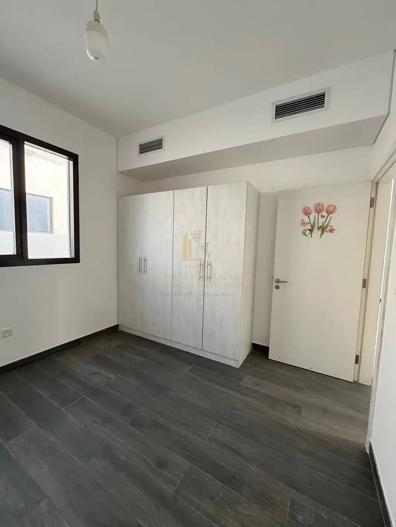 8 807101678-1066x800. webp