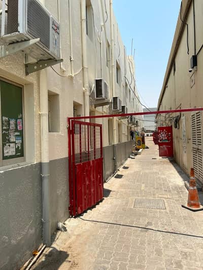 Labour Camp para en Alquiler en Al Sajaa Industrial, Sharjah - bddb4d21-cdf3-460b-b2f9-b19f1a79e3f7. jpg Labour Camp para en Alquiler en Al Sajaa Industrial, Sharjah - bddb4d21-cdf3-460b-b2f9-b19f1a79e3f7. jpg