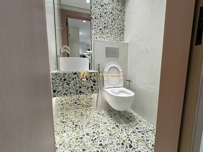 11 Guest Bathroom. jpg. jpeg