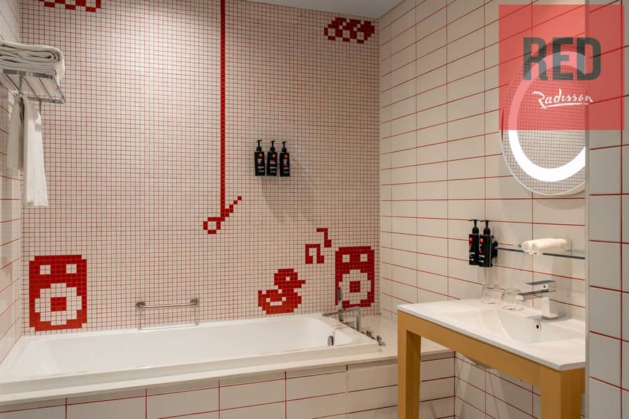 7 RED_Dubai_1320_2BR_Apartment_10. jpg