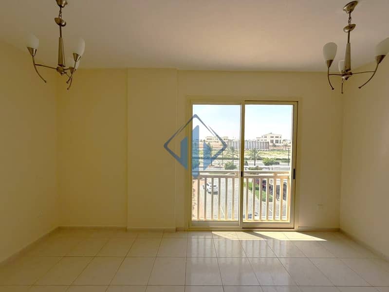 4 b9bbf0be-1999-4efa-a400-ec2ebdbdf527. jpg